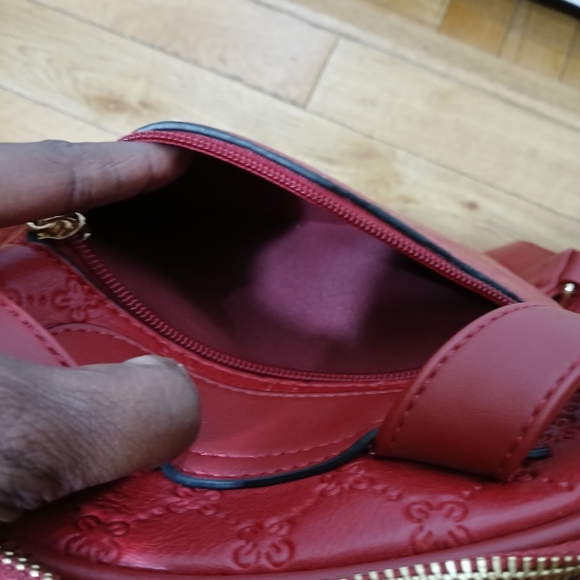 Red backpack - Picture 3 of 6